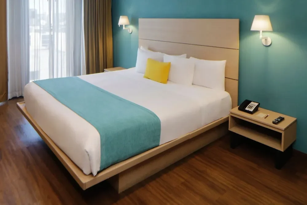 Hotel City Express Suites by Marriott room