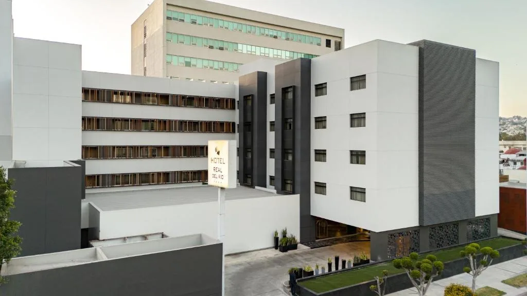 Hotel Real del Rio exterior