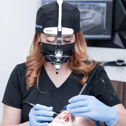 Portrait of a dentist in Tijuana, specializing in cosmetic procedures like dental veneers.